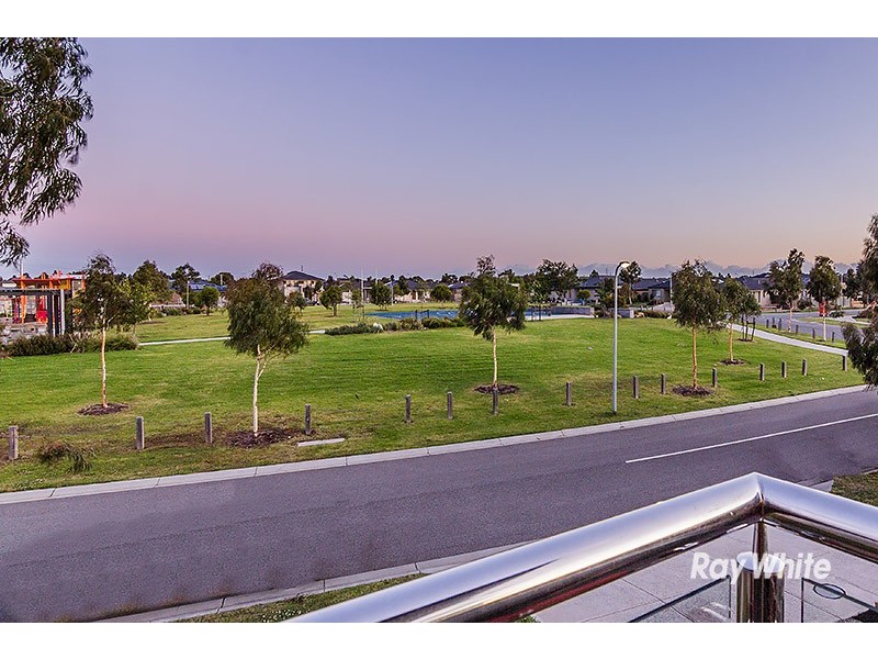 3 Venn Grove, Cranbourne West VIC 3977