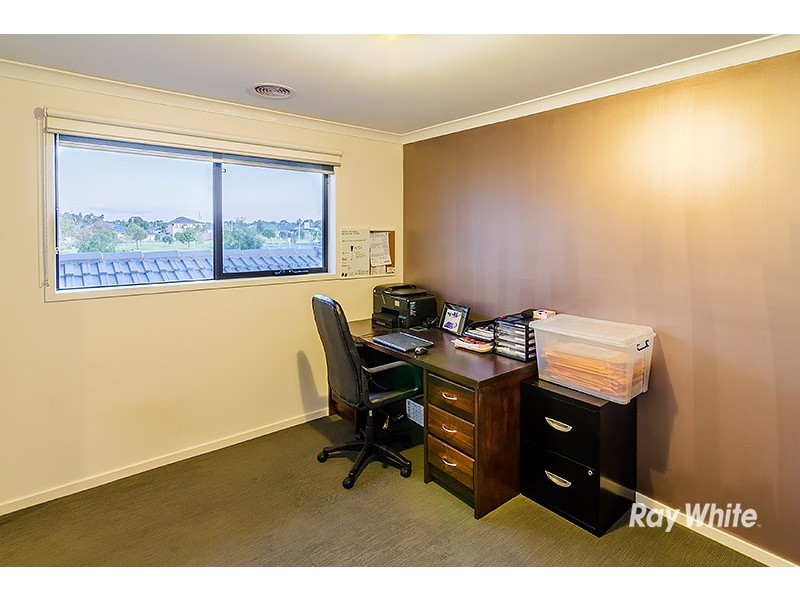 3 Venn Grove, Cranbourne West VIC 3977