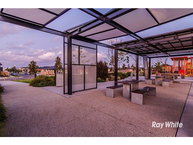 3 Venn Grove, Cranbourne West VIC 3977