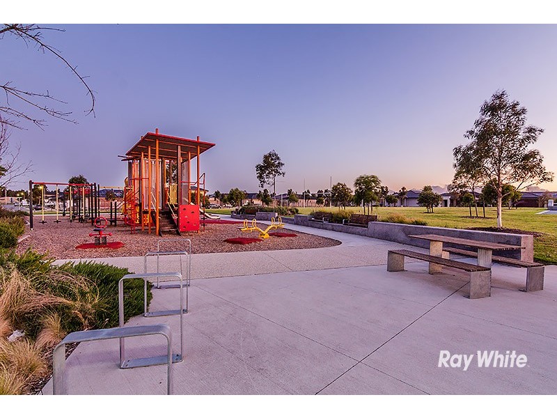 3 Venn Grove, Cranbourne West VIC 3977