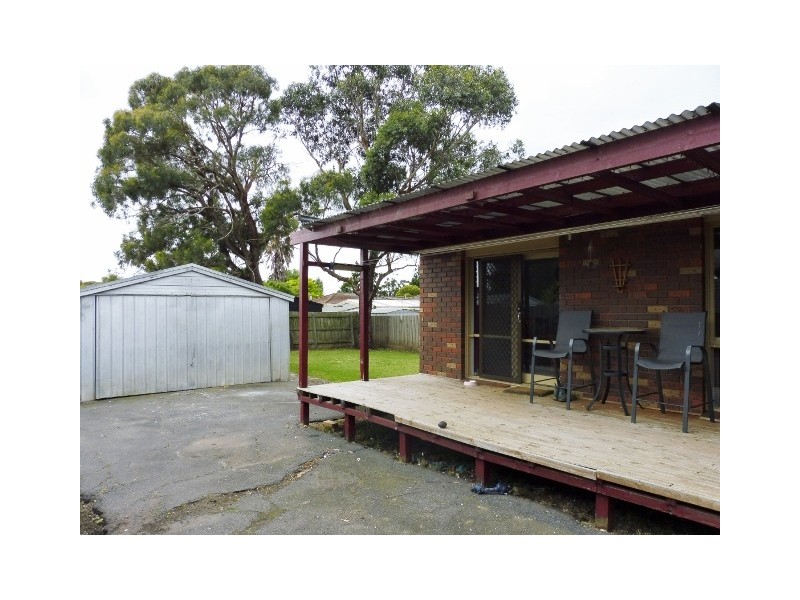 77 Circle Drive South, Cranbourne VIC 3977