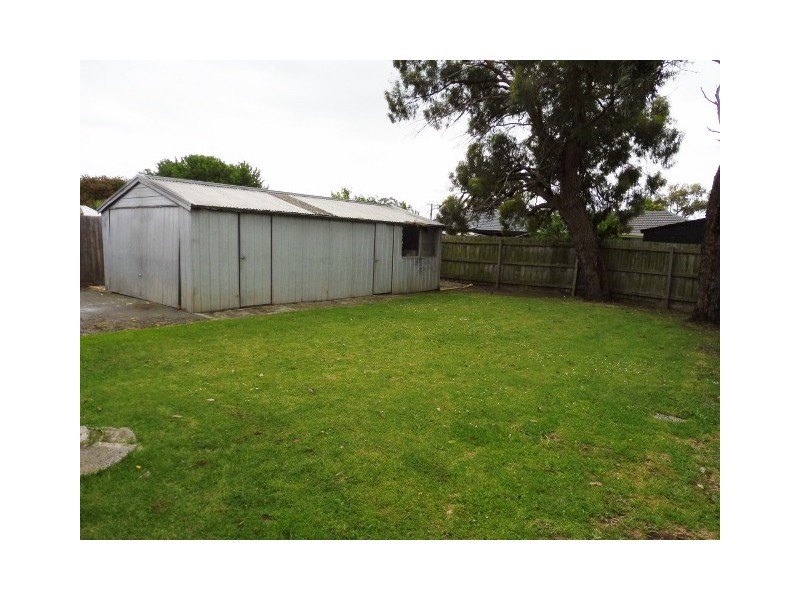 77 Circle Drive South, Cranbourne VIC 3977
