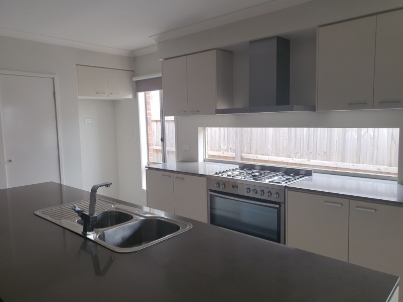 12 Onyx Crescent, Officer VIC 3809