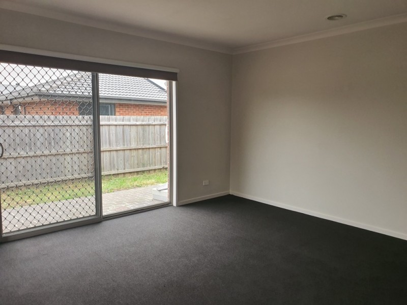 12 Onyx Crescent, Officer VIC 3809