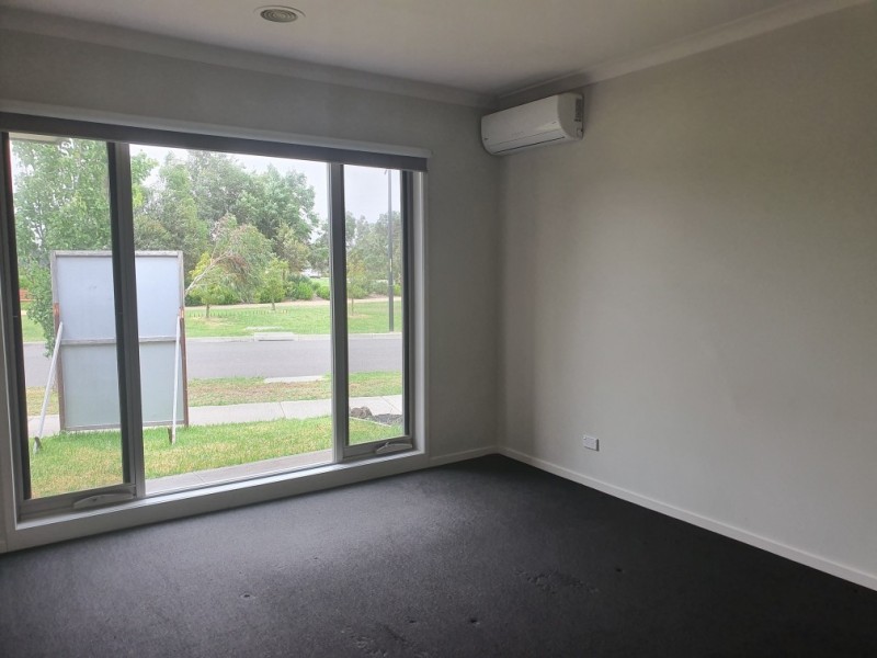 12 Onyx Crescent, Officer VIC 3809