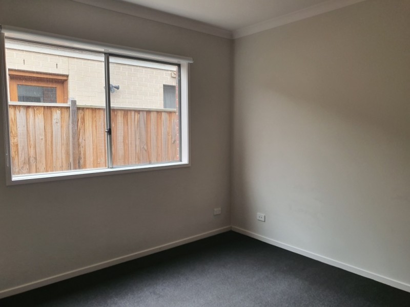 12 Onyx Crescent, Officer VIC 3809