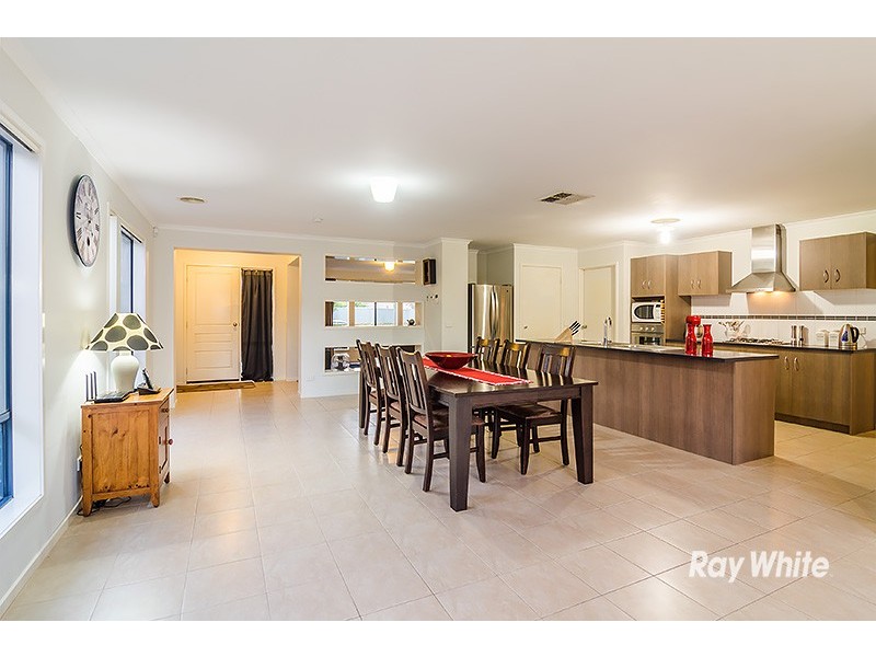 12 Reynard Place, Cranbourne East VIC 3977