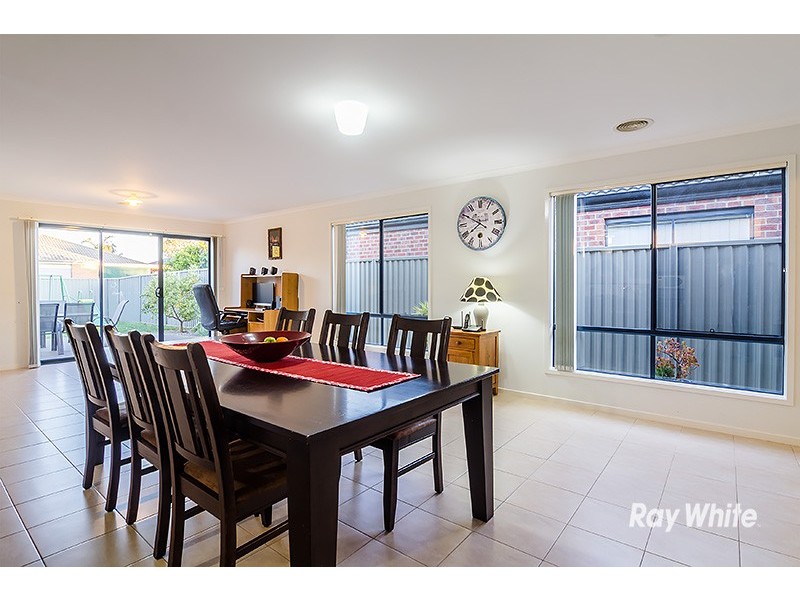 12 Reynard Place, Cranbourne East VIC 3977