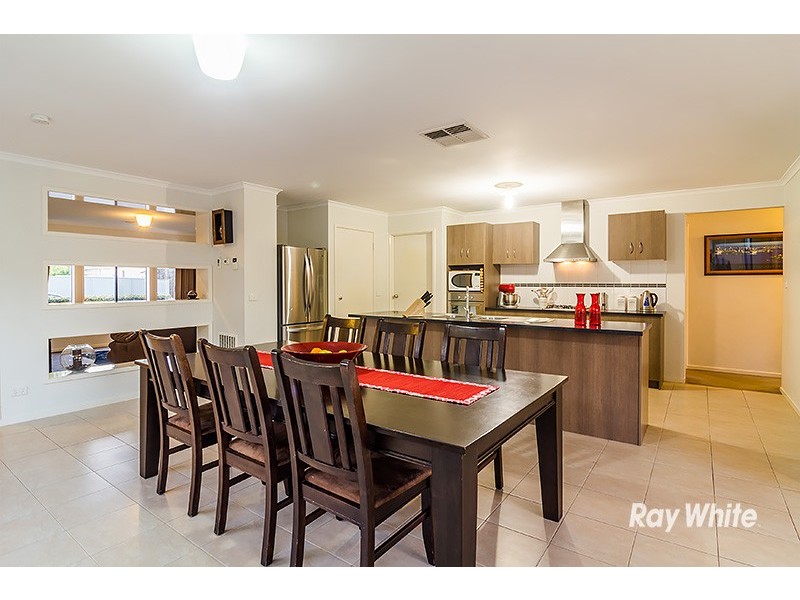 12 Reynard Place, Cranbourne East VIC 3977