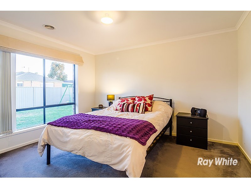 12 Reynard Place, Cranbourne East VIC 3977