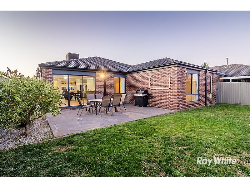 12 Reynard Place, Cranbourne East VIC 3977