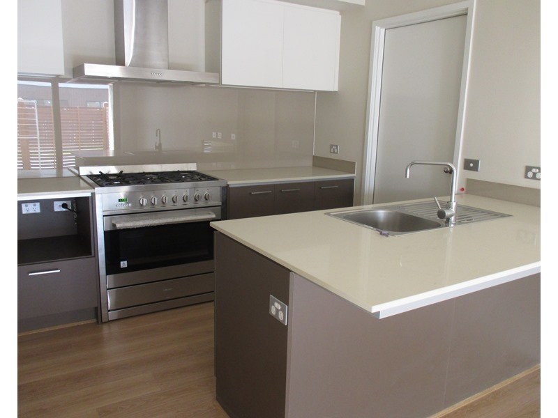 12 Selandra Boulevard, Clyde North VIC 3978