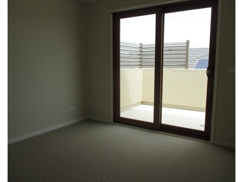 12 Selandra Boulevard, Clyde North VIC 3978