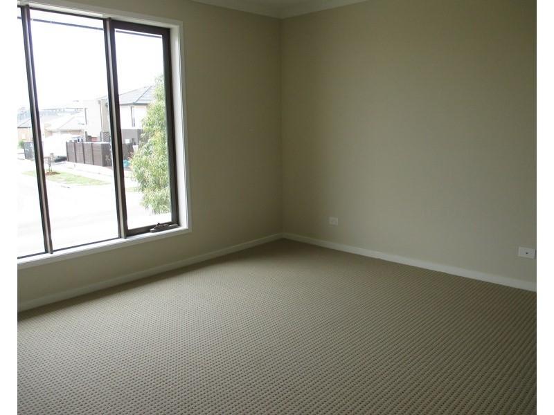 12 Selandra Boulevard, Clyde North VIC 3978