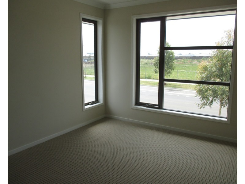 12 Selandra Boulevard, Clyde North VIC 3978