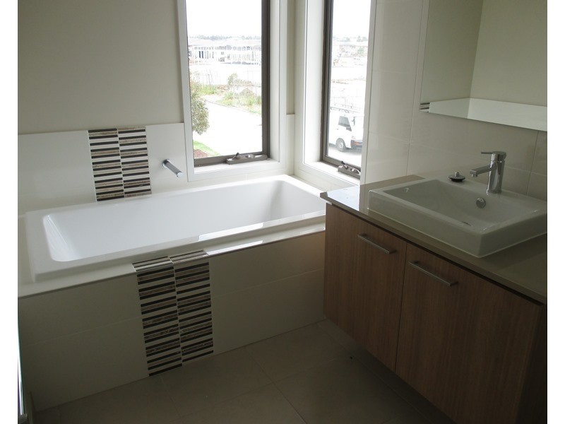 12 Selandra Boulevard, Clyde North VIC 3978