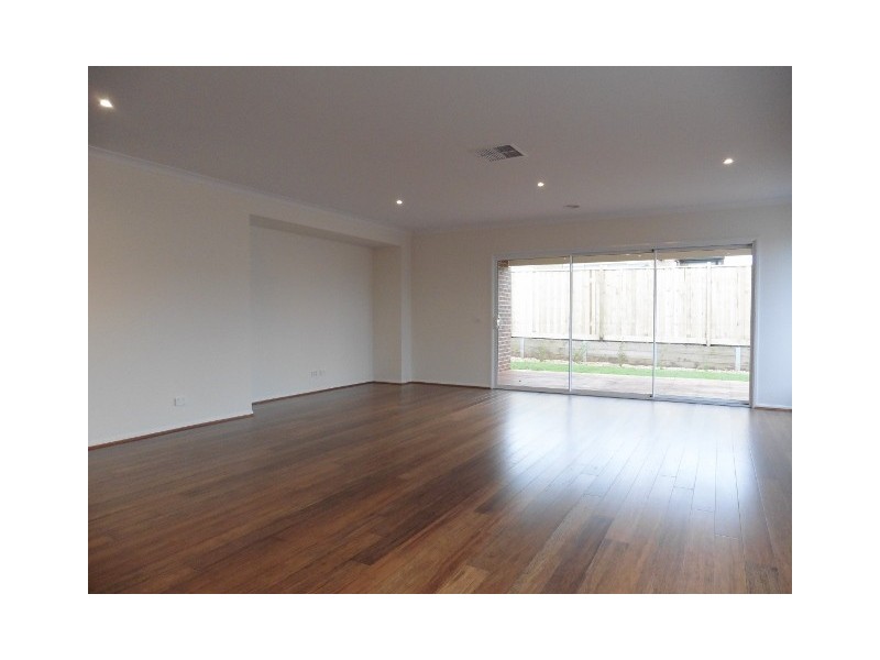 3 Goodenia Loop, Cranbourne West VIC 3977