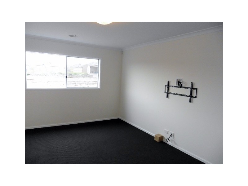 3 Goodenia Loop, Cranbourne West VIC 3977