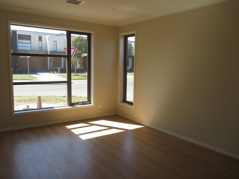 22 Selandra Boulevard, Clyde North VIC 3978