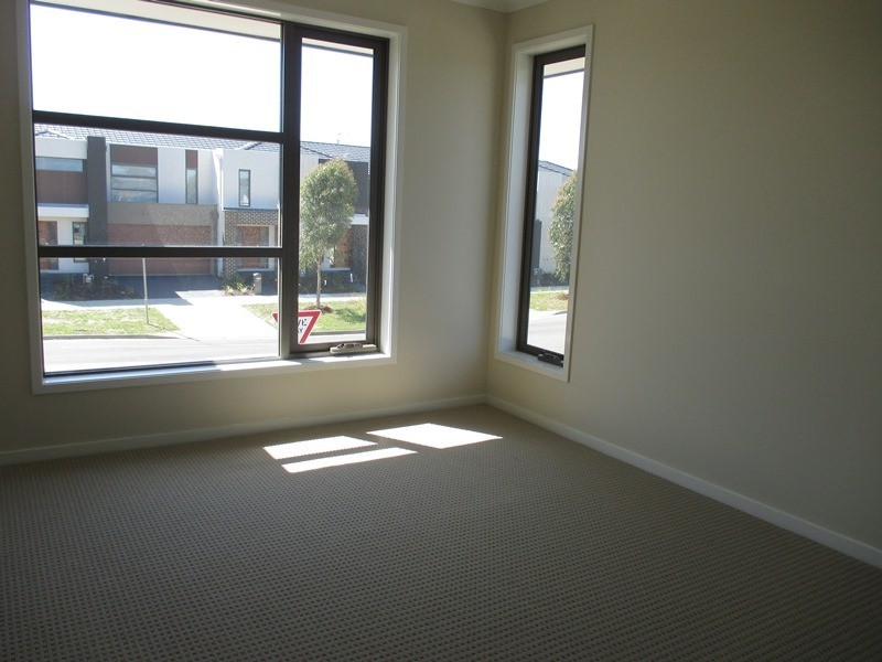 22 Selandra Boulevard, Clyde North VIC 3978