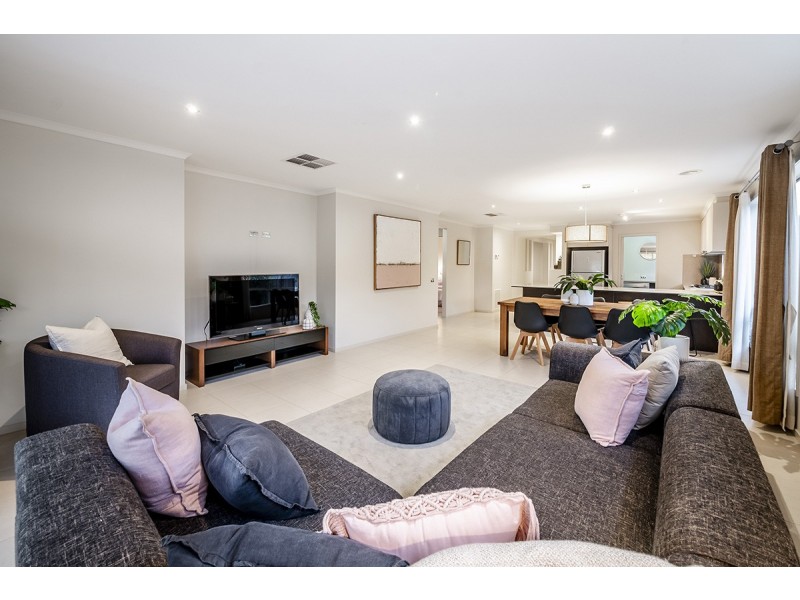 10 Colendy Close, Lyndhurst VIC 3975