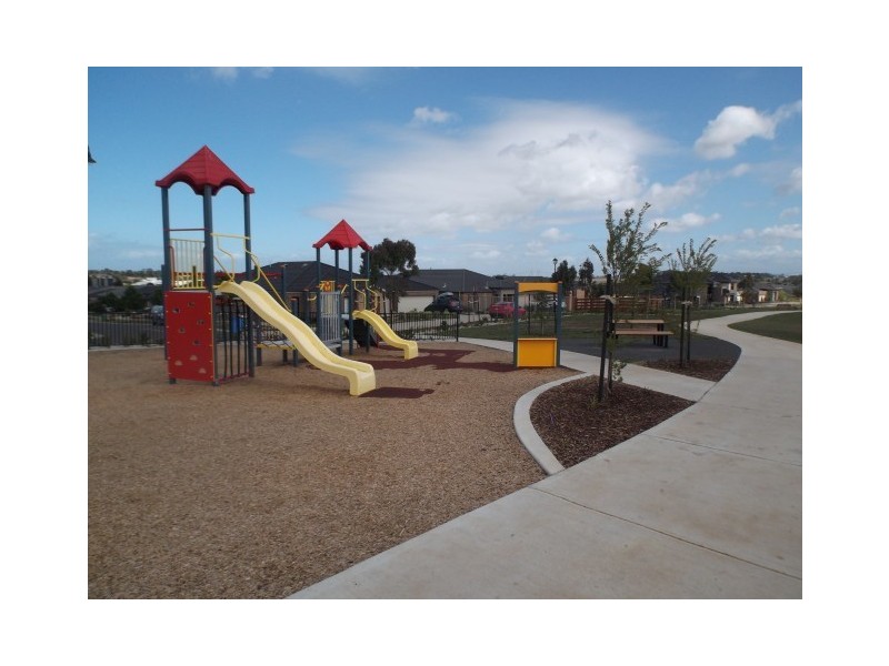 21 Fable Way, Cranbourne East VIC 3977