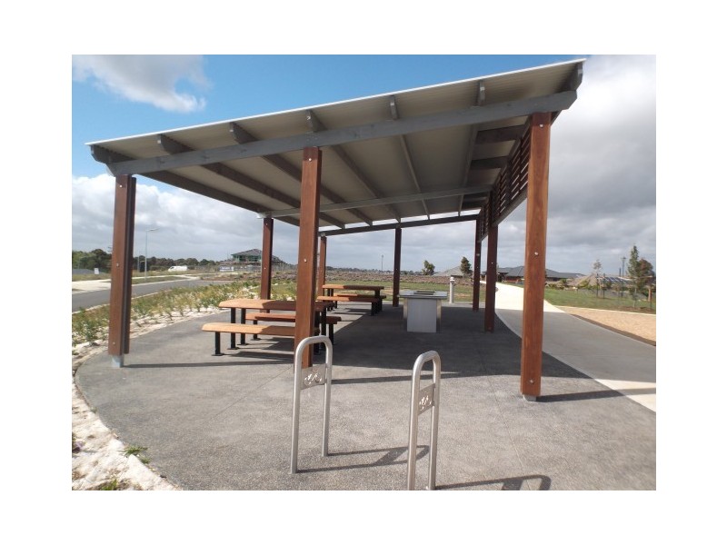 21 Fable Way, Cranbourne East VIC 3977