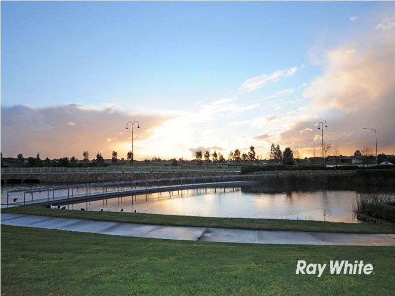 21 Fable Way, Cranbourne East VIC 3977