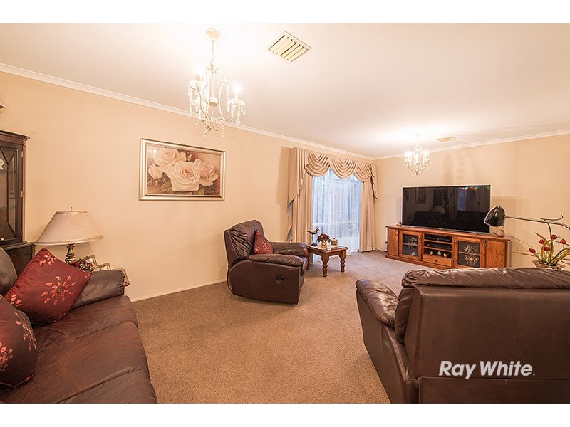 18 Mariner Close, Cranbourne North VIC 3977