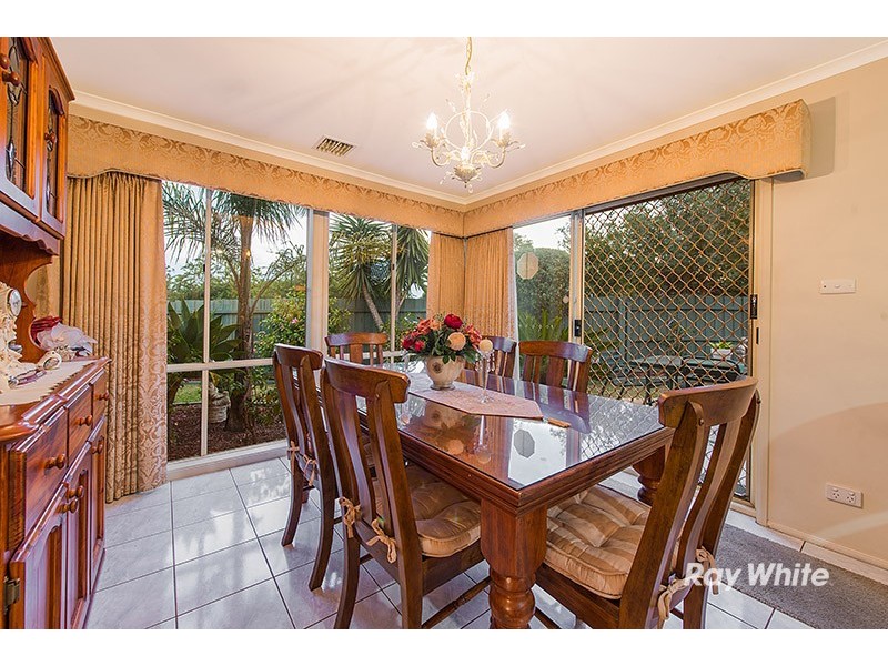 18 Mariner Close, Cranbourne North VIC 3977