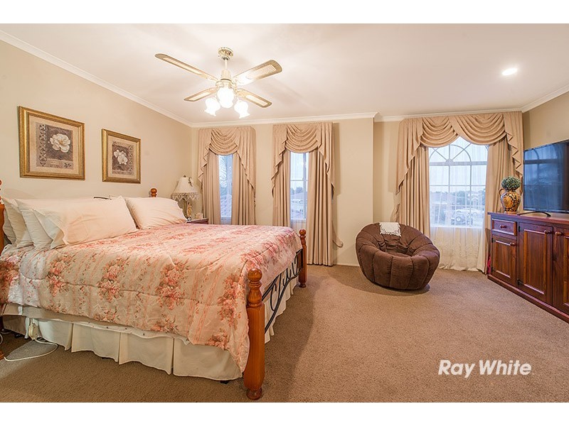 18 Mariner Close, Cranbourne North VIC 3977