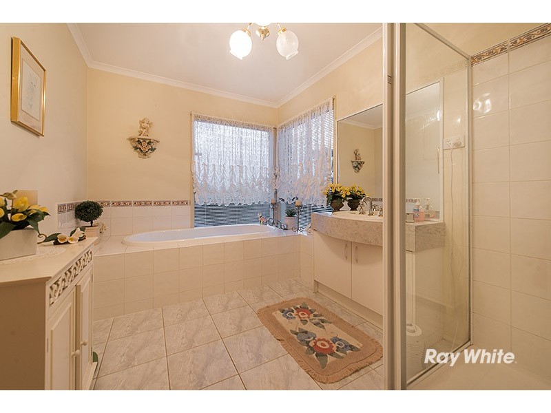 18 Mariner Close, Cranbourne North VIC 3977