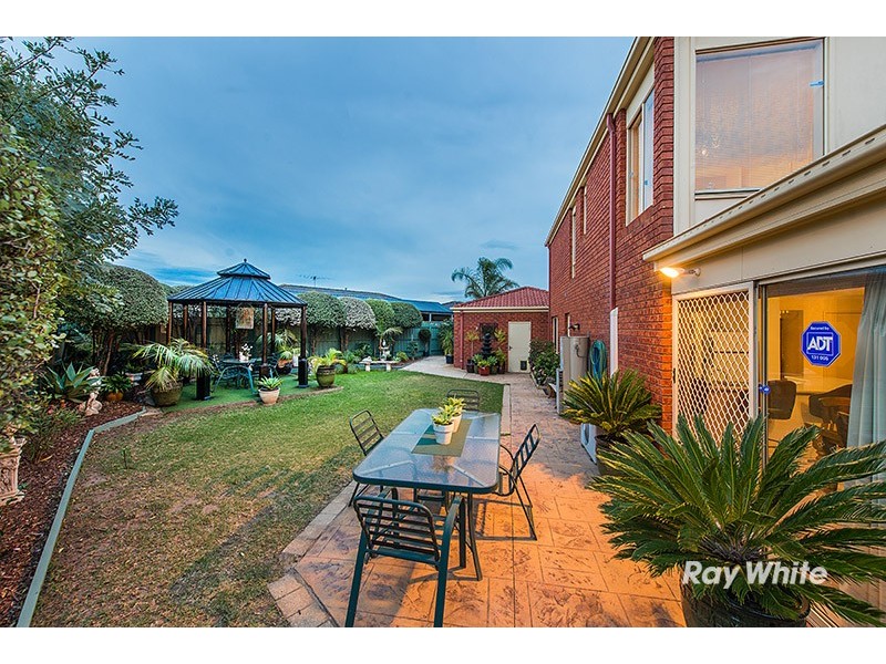 18 Mariner Close, Cranbourne North VIC 3977
