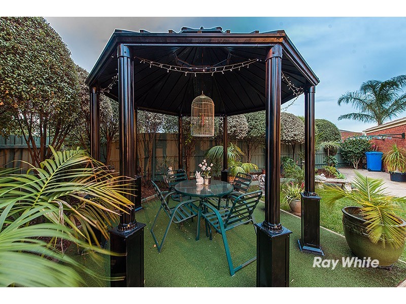 18 Mariner Close, Cranbourne North VIC 3977