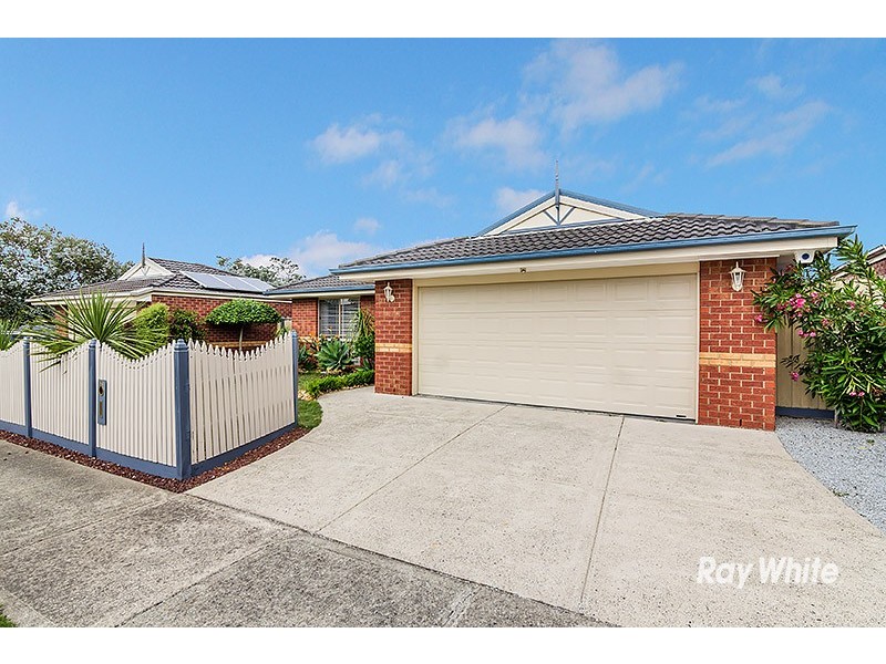 33 Genista Road, Cranbourne West VIC 3977