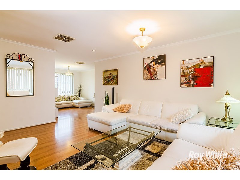 33 Genista Road, Cranbourne West VIC 3977