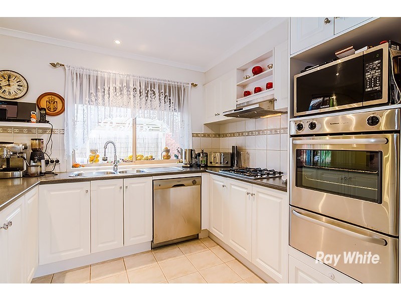 33 Genista Road, Cranbourne West VIC 3977