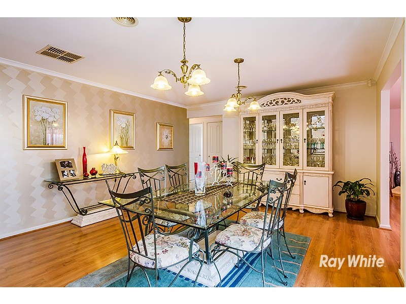 33 Genista Road, Cranbourne West VIC 3977