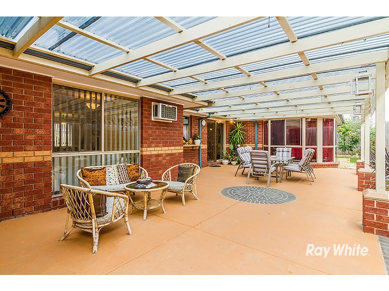 33 Genista Road, Cranbourne West VIC 3977