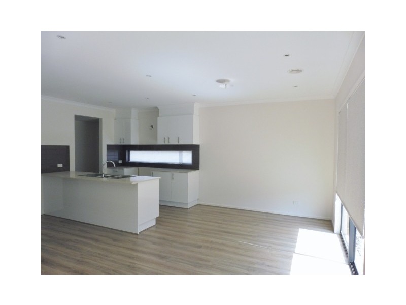 5 Timble Way, Clyde North VIC 3978