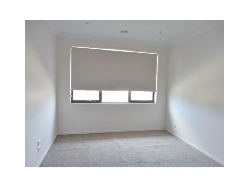 5 Timble Way, Clyde North VIC 3978