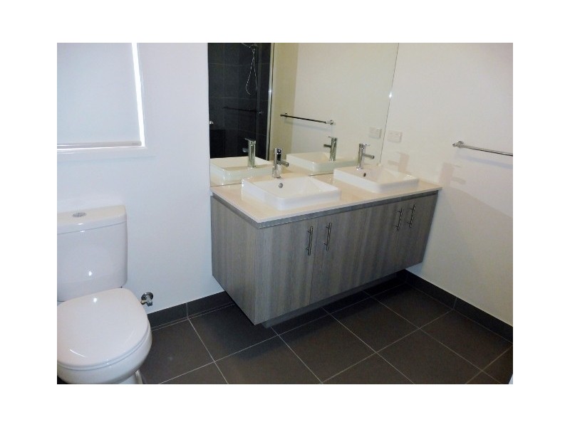 5 Timble Way, Clyde North VIC 3978