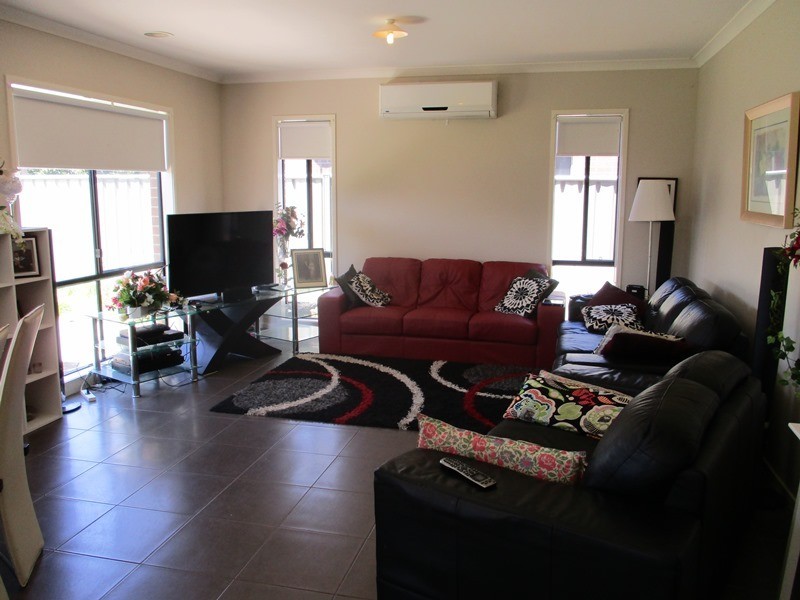 25 Ardent Crescent, Cranbourne East VIC 3977