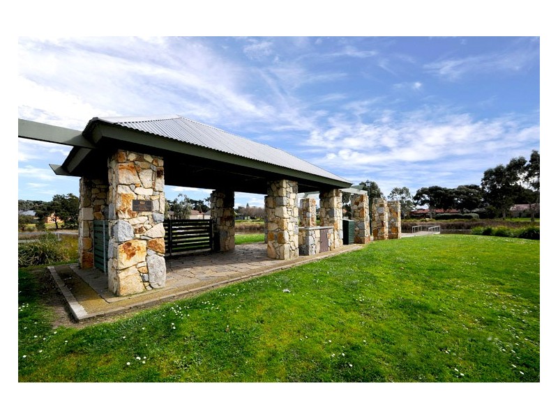 25 Ardent Crescent, Cranbourne East VIC 3977