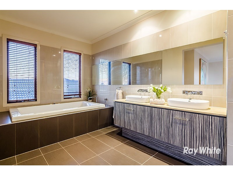 142 Boland Drive, Lyndhurst VIC 3975