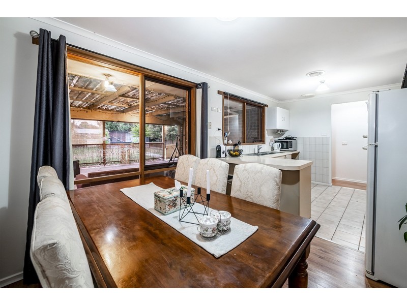 15 Jindalee Gardens, Cranbourne West VIC 3977