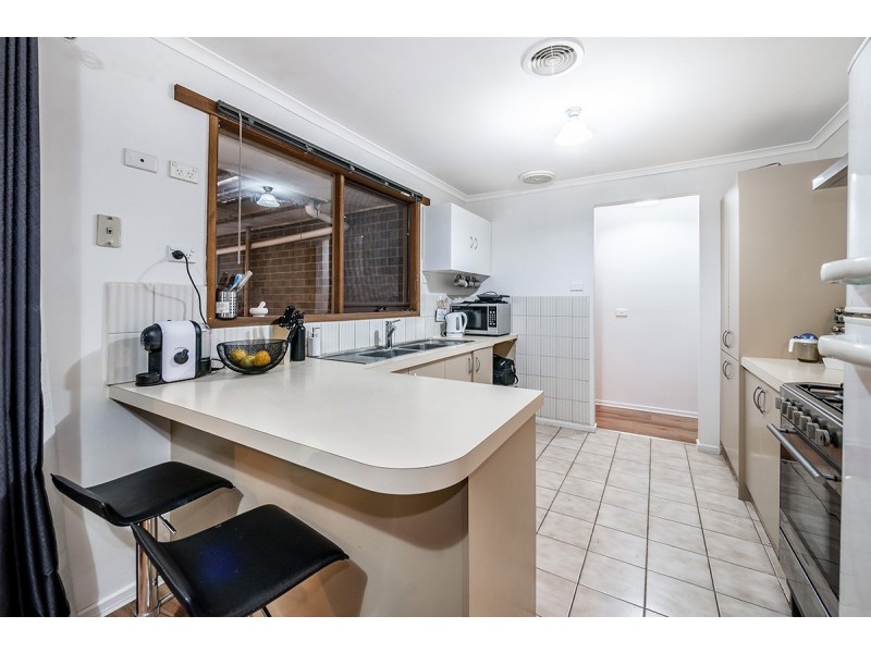 15 Jindalee Gardens, Cranbourne West VIC 3977