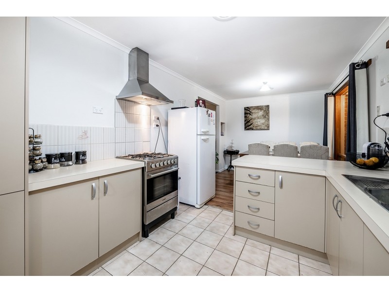 15 Jindalee Gardens, Cranbourne West VIC 3977