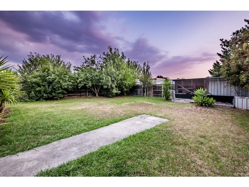 15 Jindalee Gardens, Cranbourne West VIC 3977