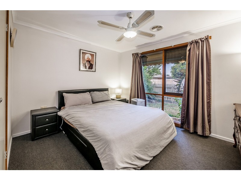 15 Jindalee Gardens, Cranbourne West VIC 3977